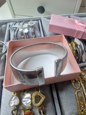 N1 Nádherný dámský náramek oversize stříbrná barva