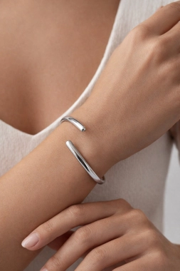 N4 Nádherný dámský náramek oversize stříbrná barva hladký