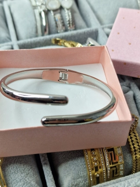 N4 Nádherný dámský náramek oversize stříbrná barva hladký