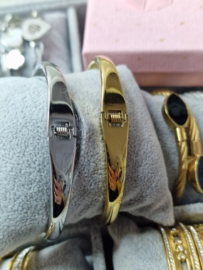 N3 Nádherný dámský náramek oversize zlatá barva hladký