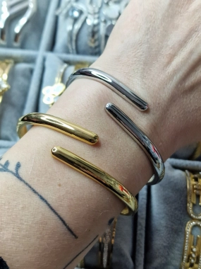 N3 Nádherný dámský náramek oversize zlatá barva hladký