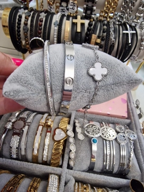 Souprava náramků z chirurgické oceli stříbrná perleťová