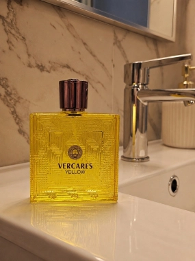 Vercares Yellow – Eau de Parfum 100 ml parfém pro ženy i muže inspirováno Versace