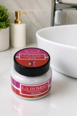 Find Queen – LA BOMBÈA Royal Edition Parfémované tělové mléko 250 ml inspirováno vůní La Bomba