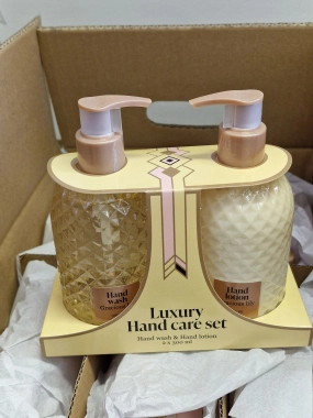 Elegantní dárková sada o péči o ruce s jemnou vůní Gracious Lily 2x 300 ml
