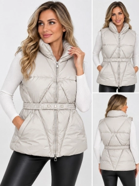 42/XL Prošívaná vesta Luxe s páskem světle béžová